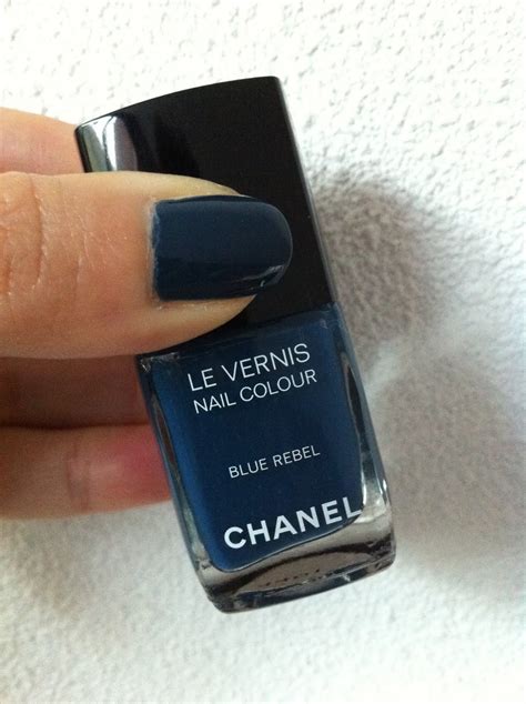 Chanel Blue Rebel Le Vernis Nail Colour Review & Swatches